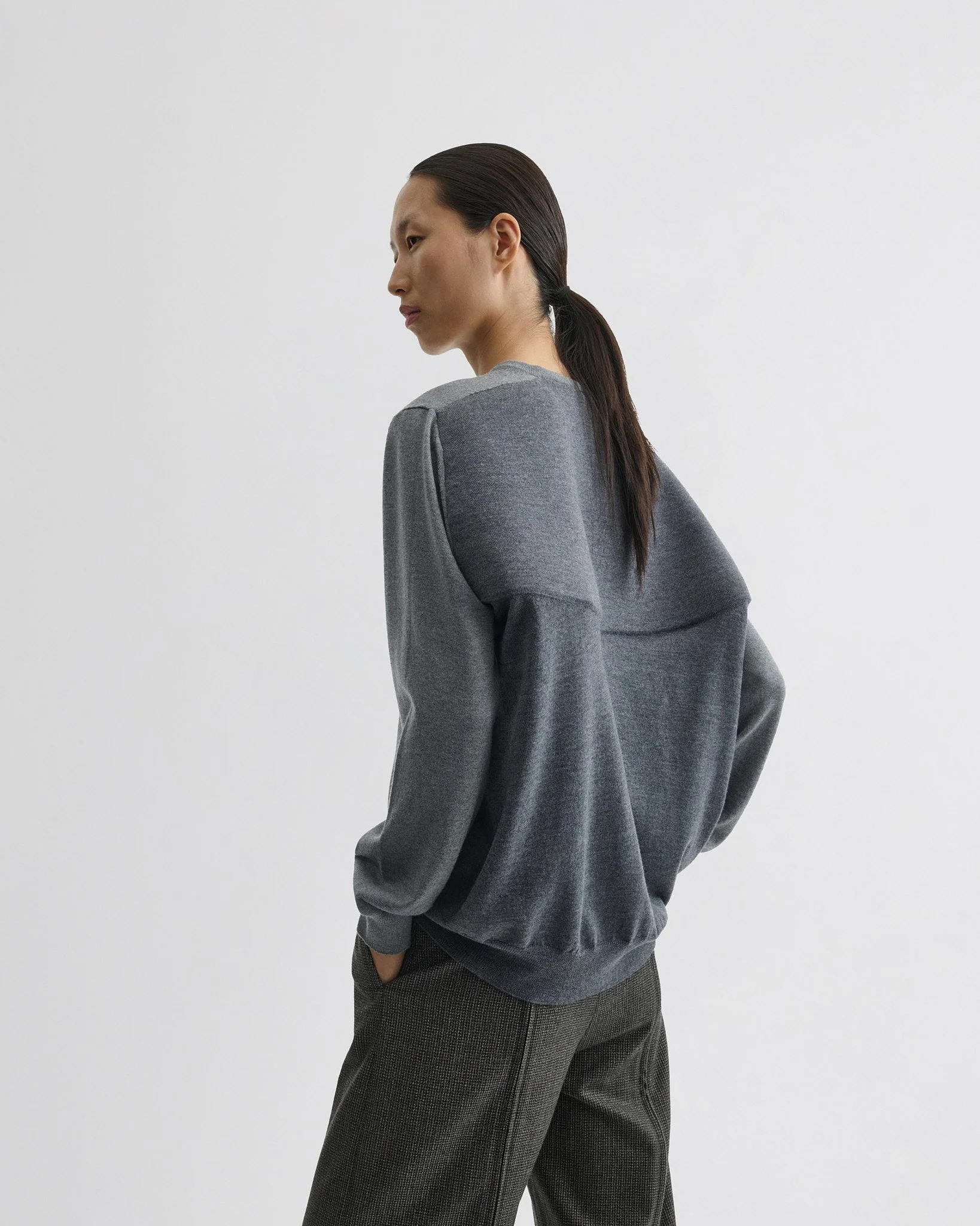 BACKED V-NECK SWEATER | light grey wool - Image 4