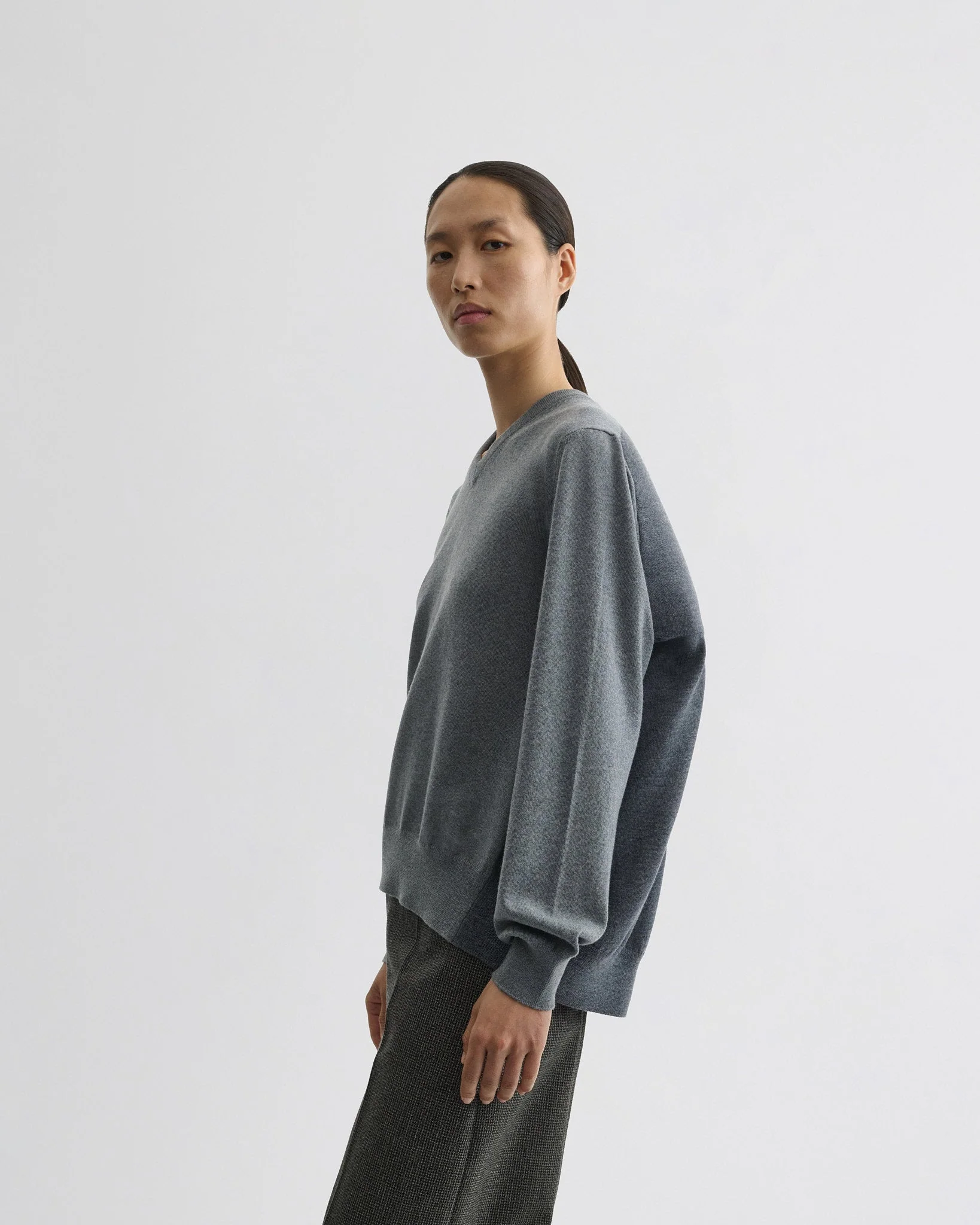 BACKED V-NECK SWEATER | light grey wool - Image 5