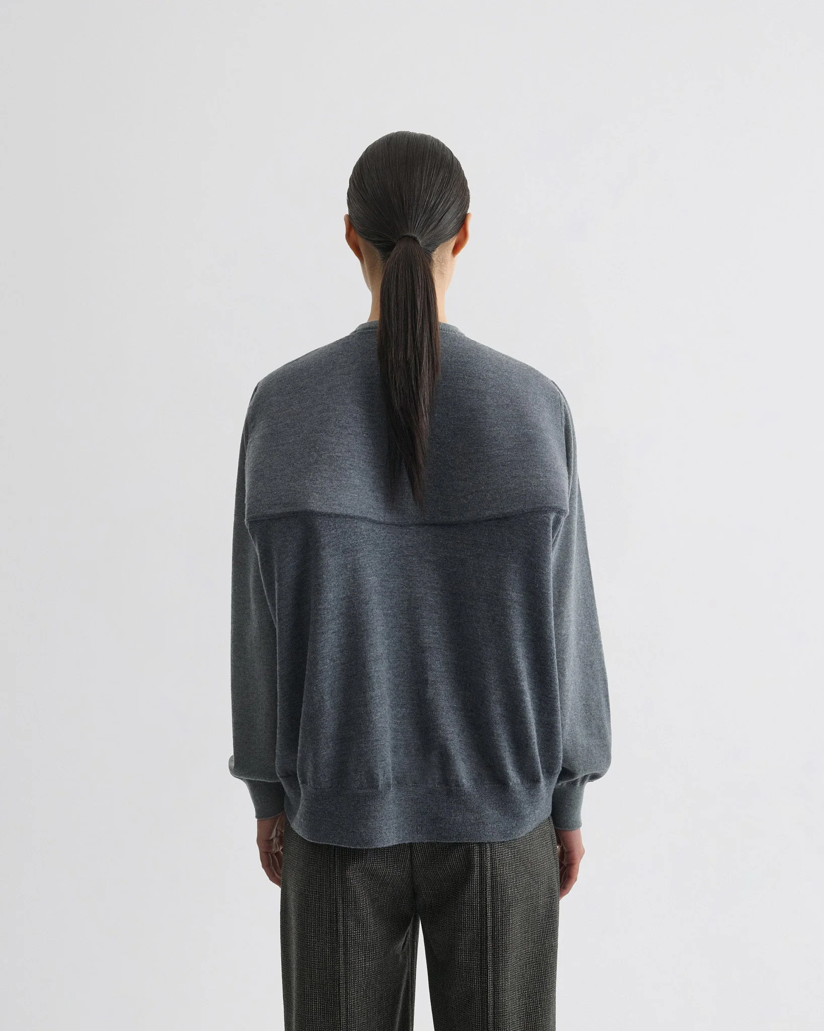 BACKED V-NECK SWEATER | light grey wool - Image 6