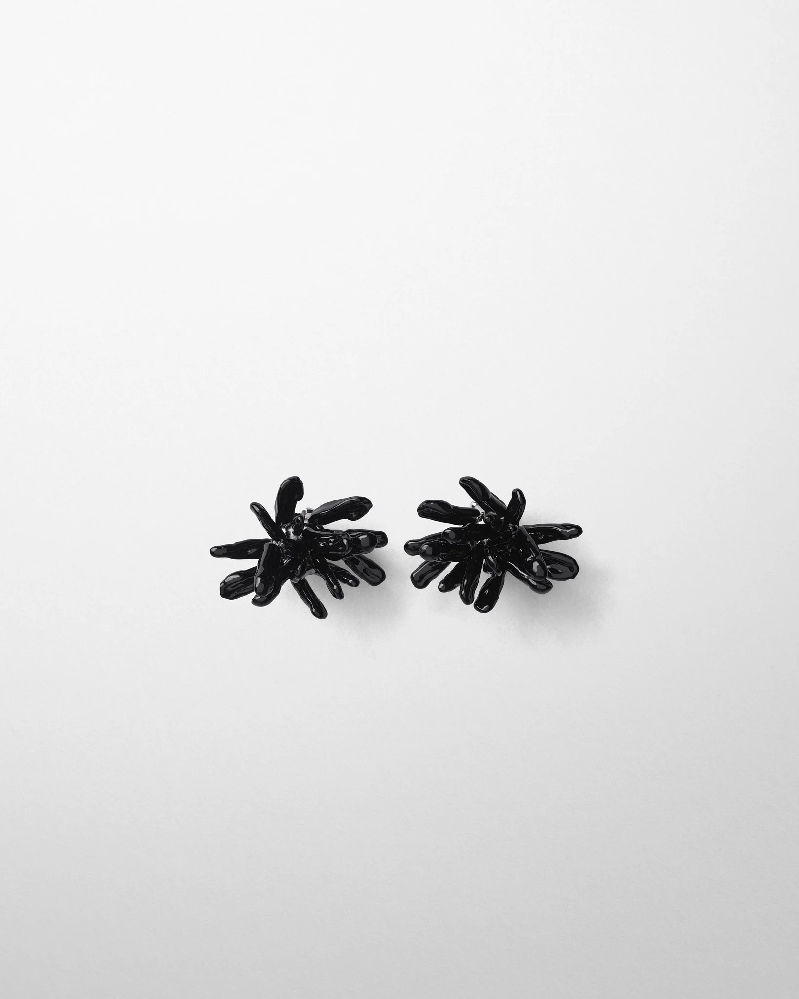CLUSTER EARRINGS | black resin