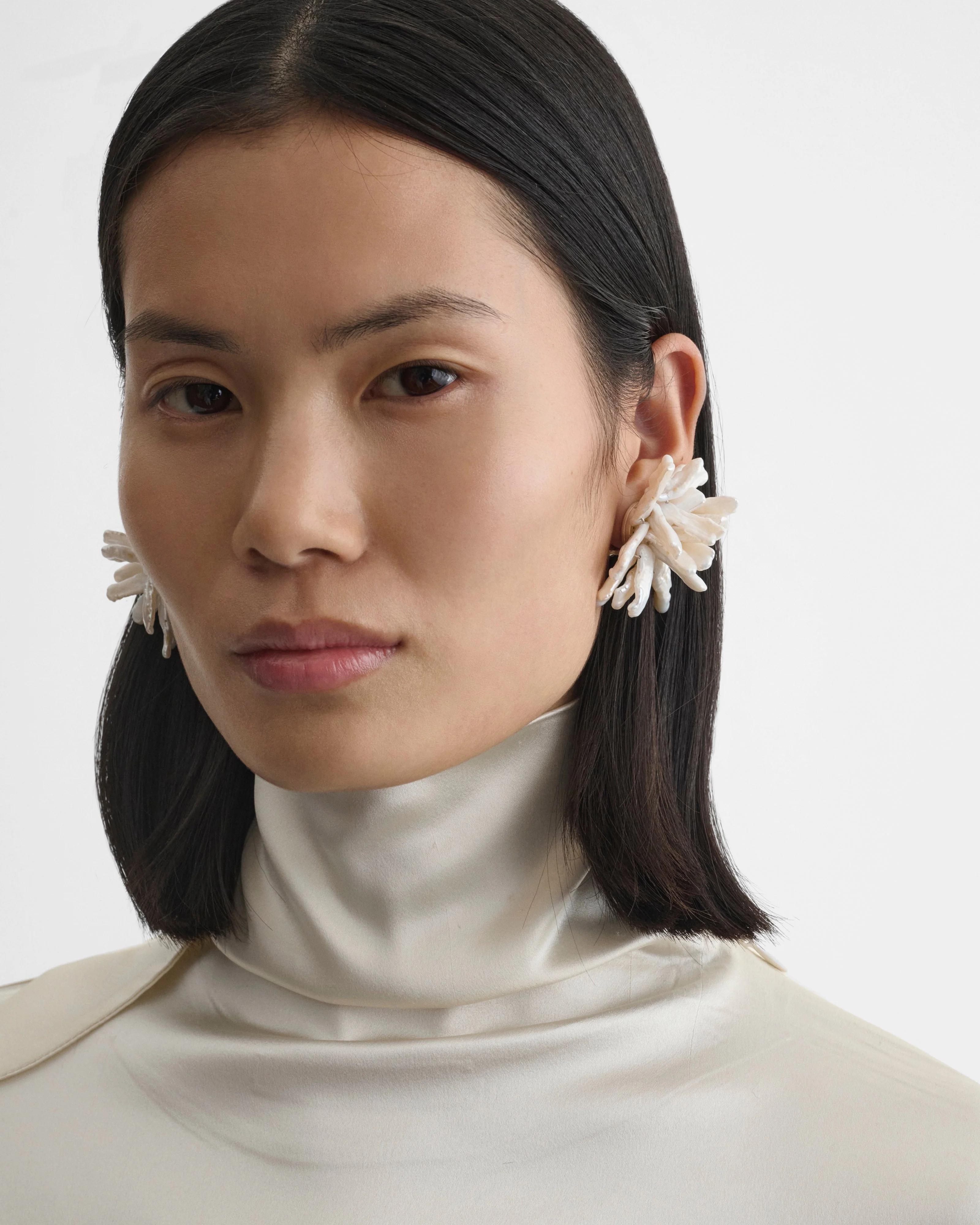 CLUSTER EARRINGS | silver cream resin - Image 3