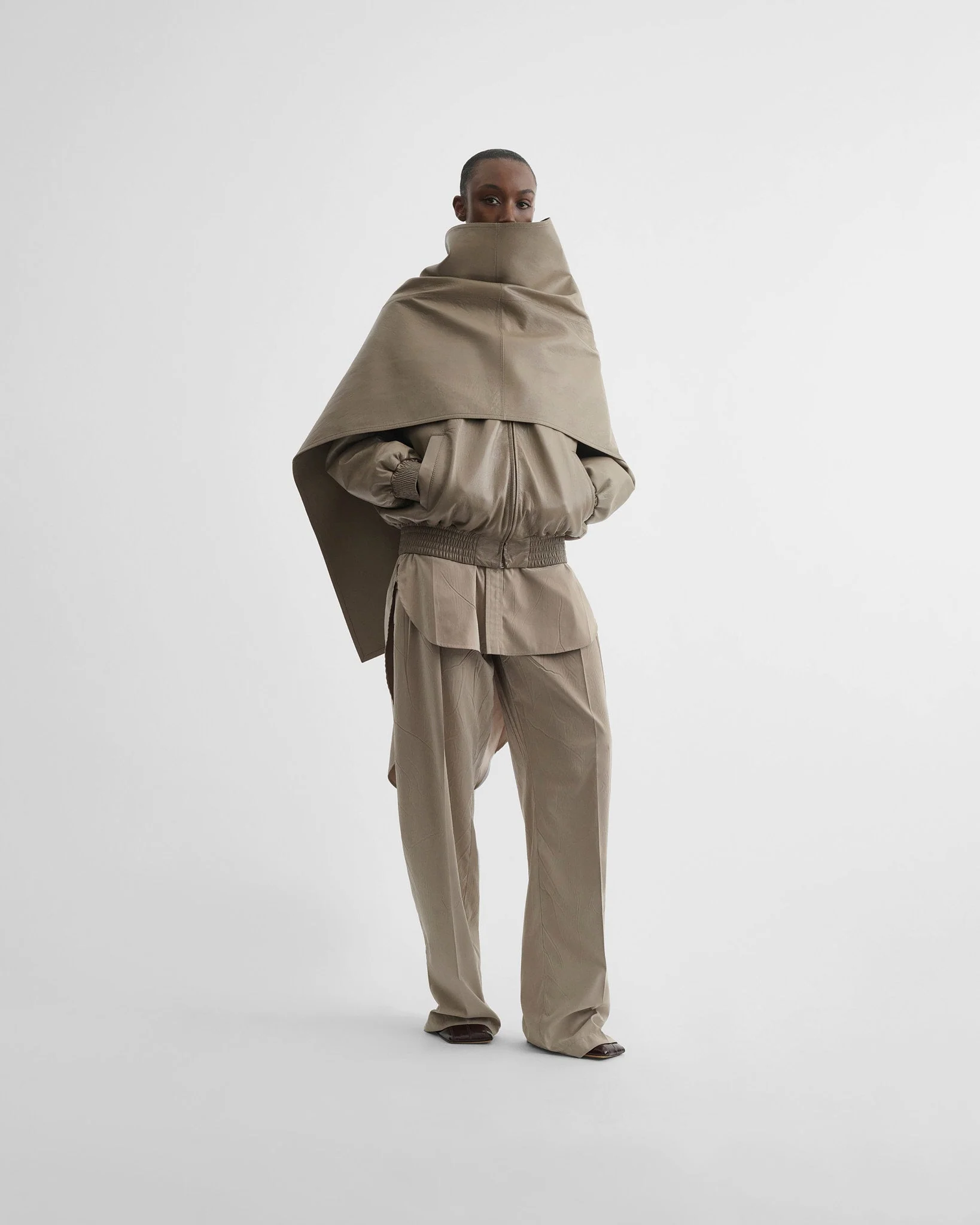 JACKET WITH ATTACHABLE SCARF | mastic leather - Image 4
