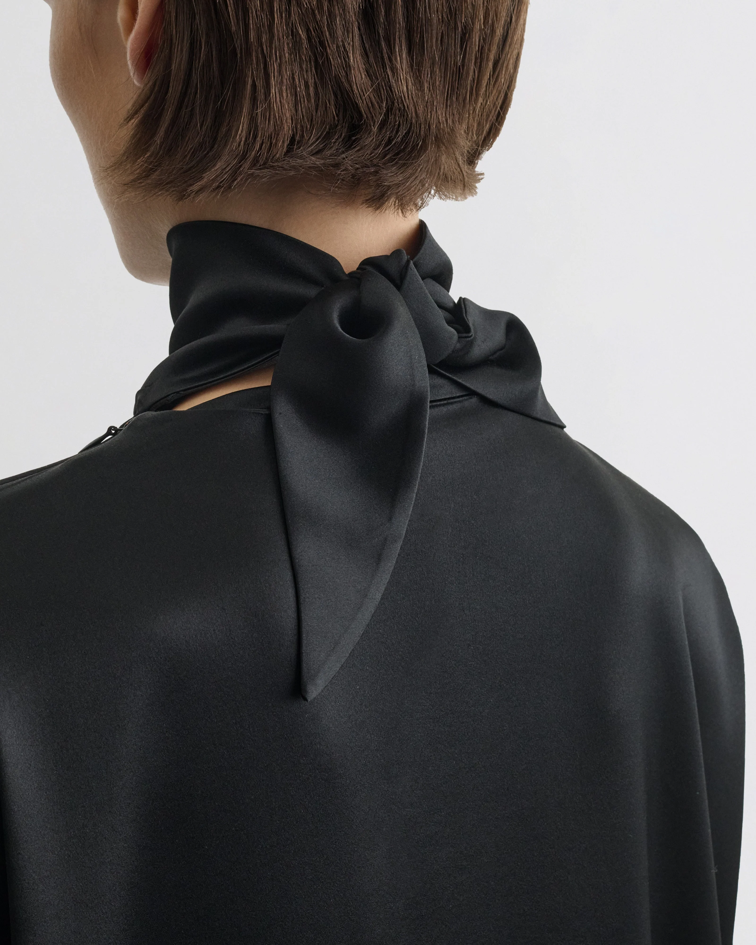 LIQUID KNOT COLLAR TOP | black silk - Image 5