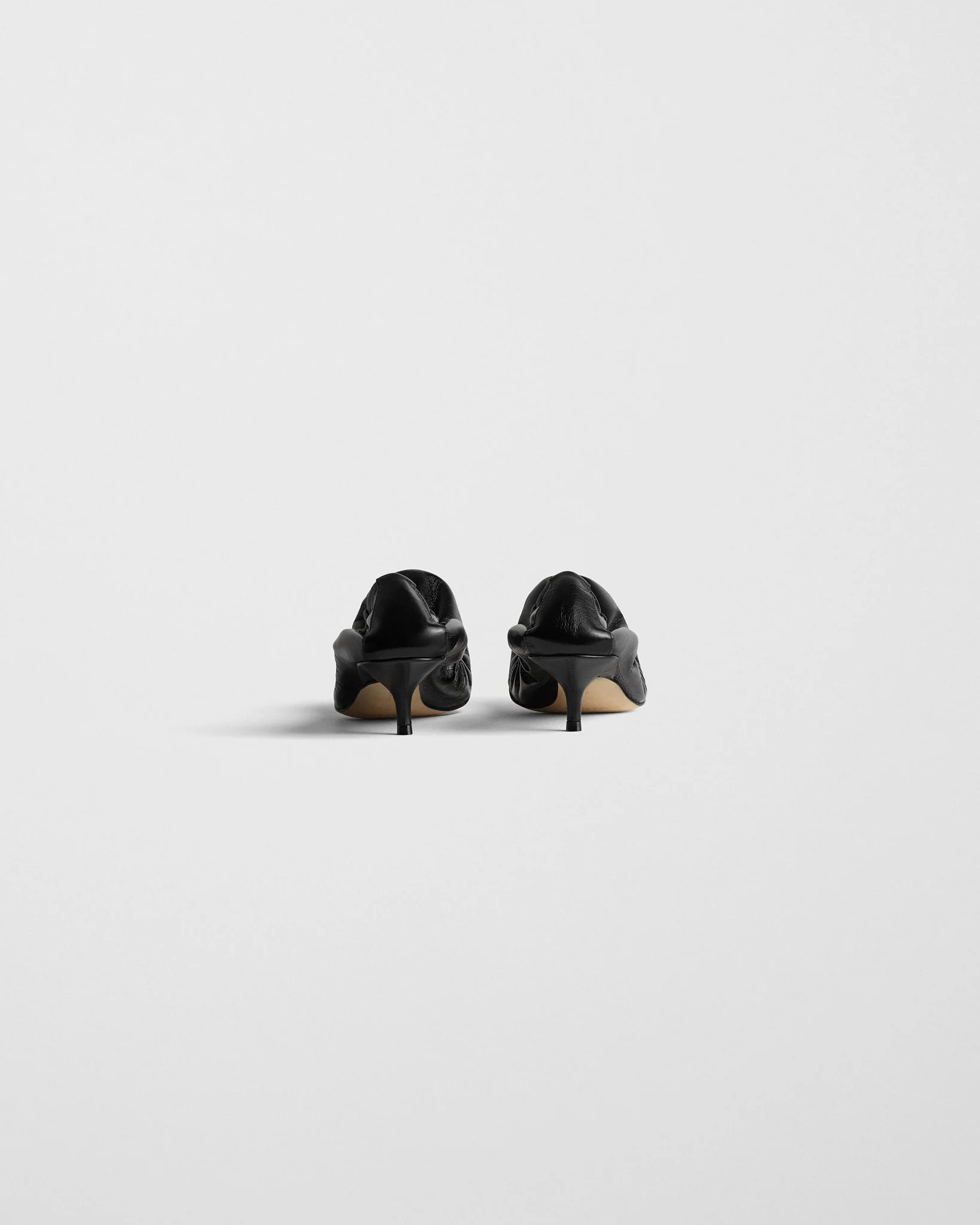 LOW PUCKER PUMP 45 | black leather - Image 4