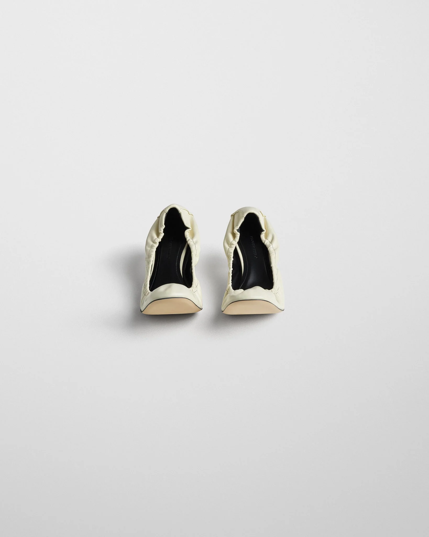 LOW PUCKER PUMP 45 | cream leather - Image 2