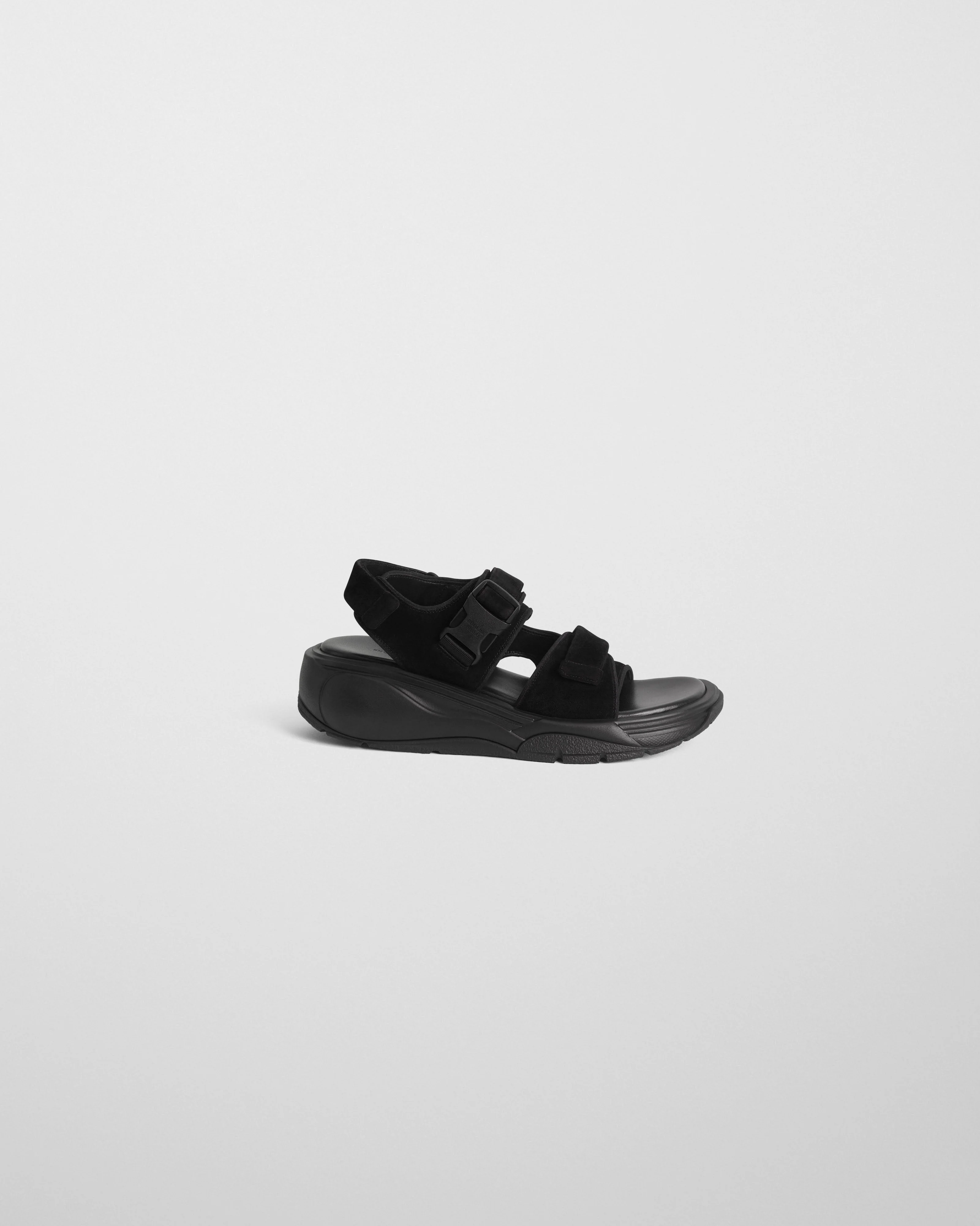 PACE RUNNER | black suede