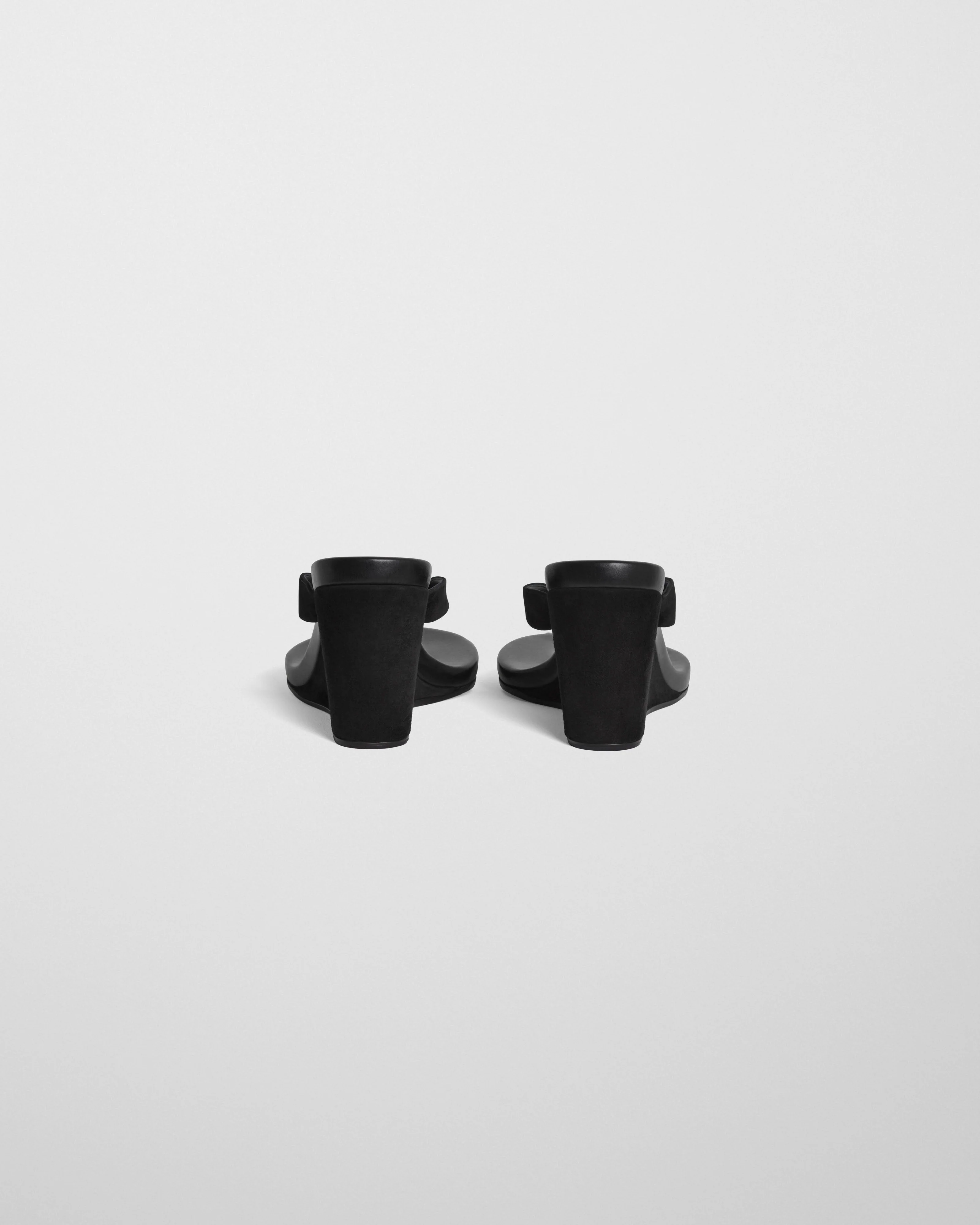 ROUND WEDGE | black suede - Image 4