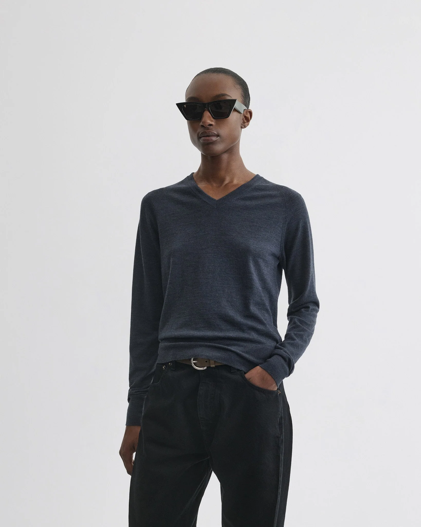 SHRUNK V-NECK | dark blue melange wool - Image 4