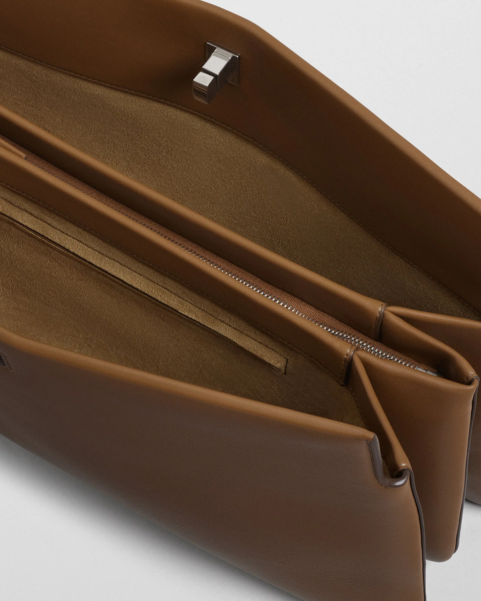 TRIPLEX CLUTCH | caramel leather - Image 4