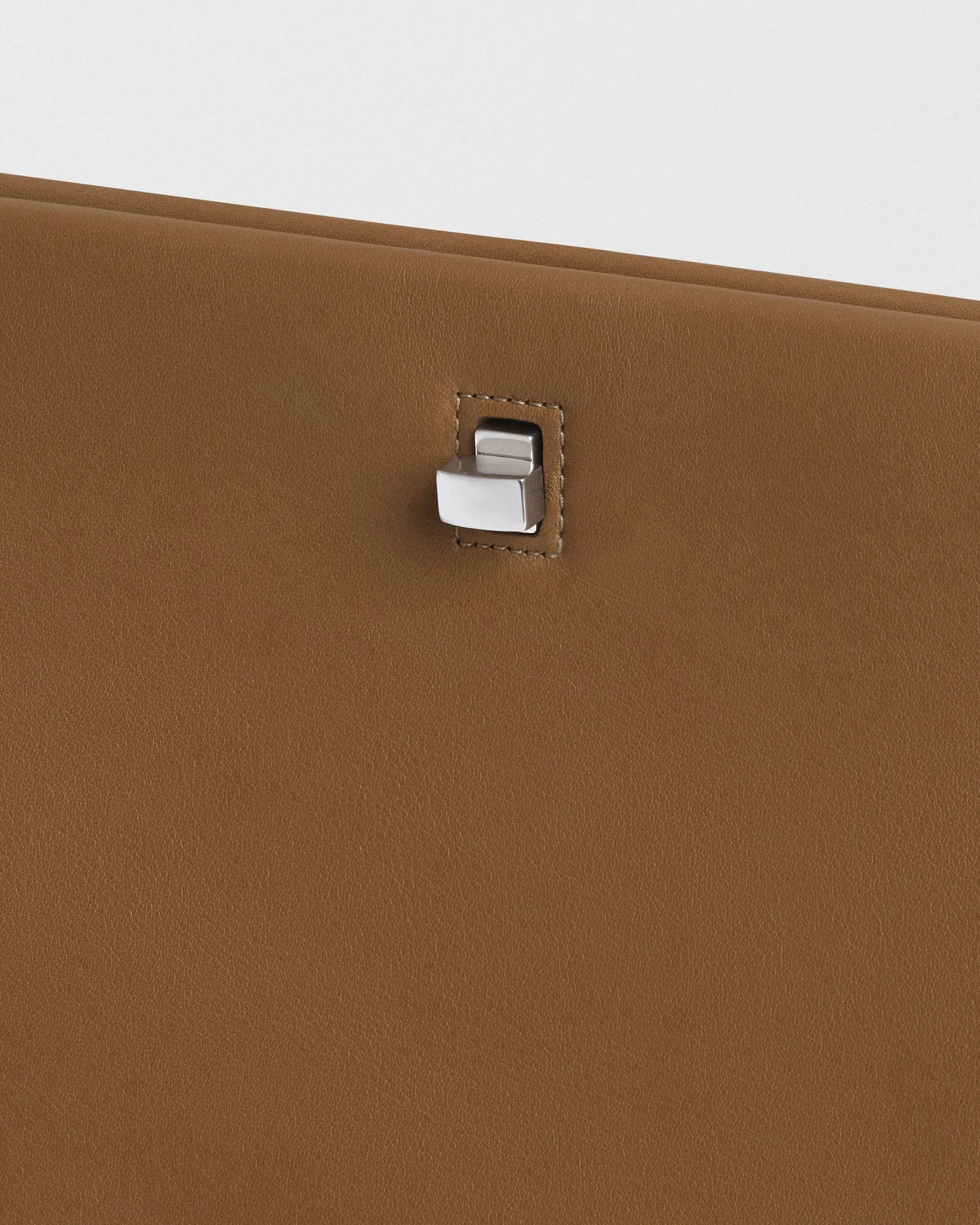 TRIPLEX CLUTCH | caramel leather - Image 6